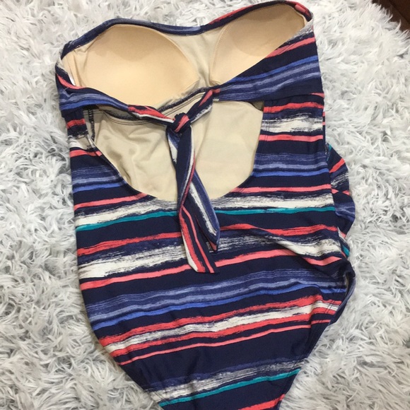 Swimsuit - Picture 2 of 5